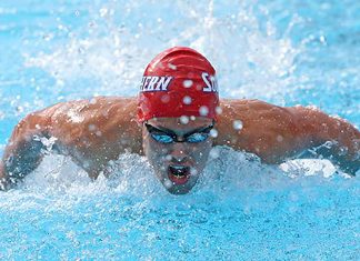 Champion swimmer earns top award