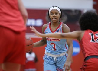 No. 21 women slides past Tampa