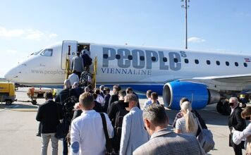 Government reopens, but Thanksgiving travel may still face delays